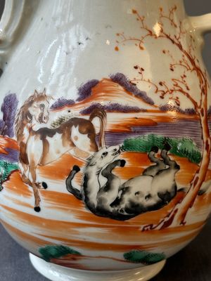 Four Chinese famille rose cups and saucers and an ewer with design of two horses, Qianlong — photo 21