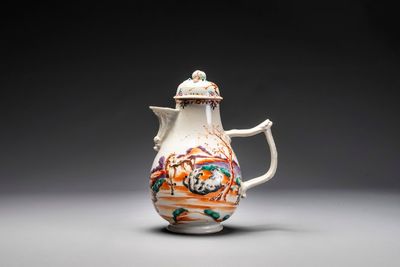 Four Chinese famille rose cups and saucers and an ewer with design of two horses, Qianlong — photo 4
