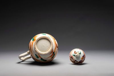 Four Chinese famille rose cups and saucers and an ewer with design of two horses, Qianlong — photo 9