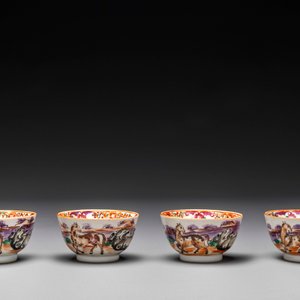 Four Chinese famille rose cups and saucers and an ewer with design of two horses, Qianlong — photo 10