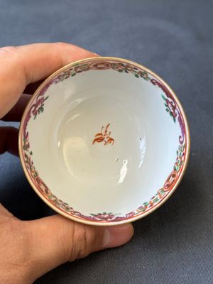 Four Chinese famille rose cups and saucers and an ewer with design of two horses, Qianlong — photo 23