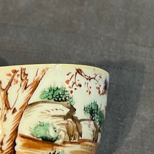 Four Chinese famille rose cups and saucers and an ewer with design of two horses, Qianlong — photo 18