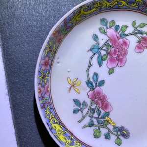 Four Chinese famille rose cups and saucers, Yongzheng/Qianlong — 照片 10