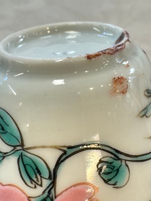 Four Chinese famille rose cups and saucers, Yongzheng/Qianlong — photo 25