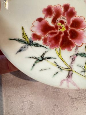 Four Chinese famille rose cups and saucers, Yongzheng/Qianlong — photo 33