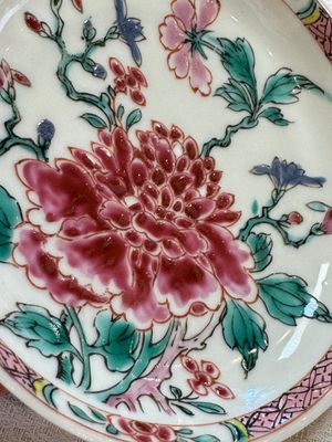 Four Chinese famille rose cups and saucers, Yongzheng/Qianlong — photo 39