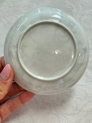 Four Chinese famille rose cups and saucers, Yongzheng/Qianlong — photo 40