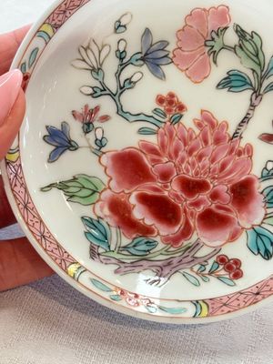 Four Chinese famille rose cups and saucers, Yongzheng/Qianlong — photo 60