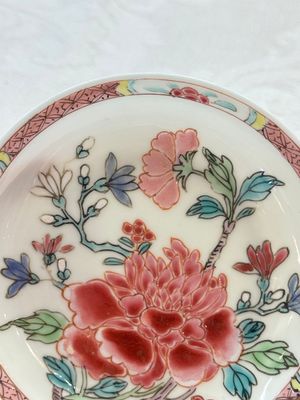 Four Chinese famille rose cups and saucers, Yongzheng/Qianlong — photo 61