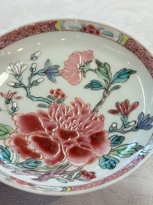 Four Chinese famille rose cups and saucers, Yongzheng/Qianlong — photo 63