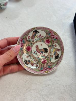 Four Chinese famille rose cups and saucers, Yongzheng/Qianlong — photo 69