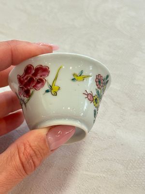 Four Chinese famille rose cups and saucers, Yongzheng/Qianlong — photo 70