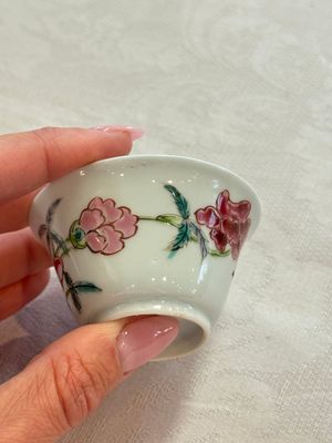 Four Chinese famille rose cups and saucers, Yongzheng/Qianlong — photo 71