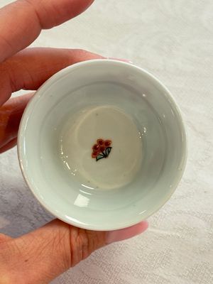 Four Chinese famille rose cups and saucers, Yongzheng/Qianlong — photo 73