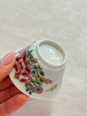 Four Chinese famille rose cups and saucers, Yongzheng/Qianlong — photo 75