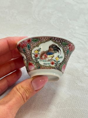 Four Chinese famille rose cups and saucers, Yongzheng/Qianlong — photo 76