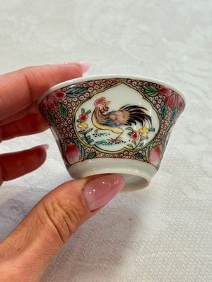 Four Chinese famille rose cups and saucers, Yongzheng/Qianlong — photo 77