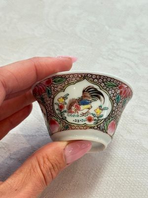 Four Chinese famille rose cups and saucers, Yongzheng/Qianlong — photo 79