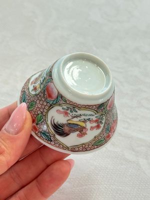Four Chinese famille rose cups and saucers, Yongzheng/Qianlong — photo 80