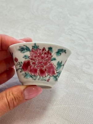 Four Chinese famille rose cups and saucers, Yongzheng/Qianlong — photo 83