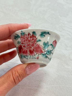 Four Chinese famille rose cups and saucers, Yongzheng/Qianlong — photo 86