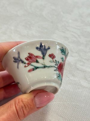 Four Chinese famille rose cups and saucers, Yongzheng/Qianlong — photo 87