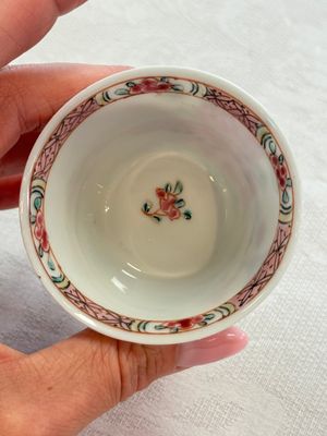 Four Chinese famille rose cups and saucers, Yongzheng/Qianlong — photo 88