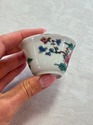 Four Chinese famille rose cups and saucers, Yongzheng/Qianlong — photo 91