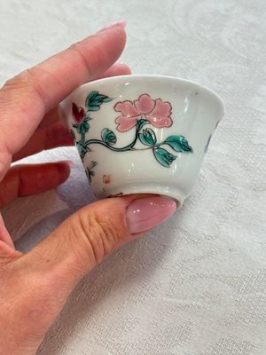 Four Chinese famille rose cups and saucers, Yongzheng/Qianlong — photo 92