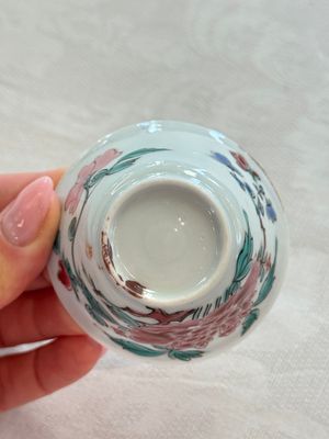Four Chinese famille rose cups and saucers, Yongzheng/Qianlong — photo 95