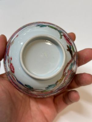 Four Chinese famille rose cups and three saucers with floral design, Yongzheng — photo 12