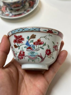 Four Chinese famille rose cups and three saucers with floral design, Yongzheng — photo 4