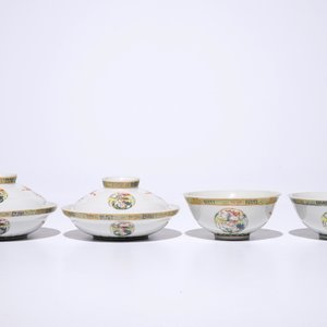 Four Chinese famille rose "Dragon and phoenix" bowls, two with cover, Tongzhi mark, 20th C. — 照片 2