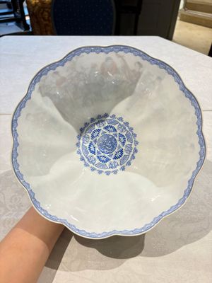 Four Chinese famille rose eggshell bowls with 'immortals' and 'landscape' design, Republic — photo 11