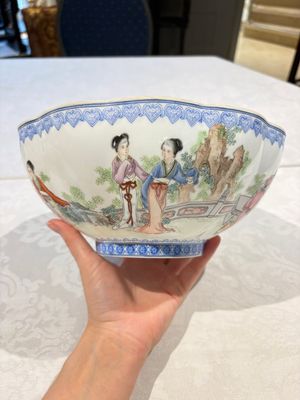 Four Chinese famille rose eggshell bowls with 'immortals' and 'landscape' design, Republic — photo 7