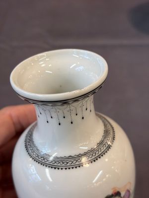Four Chinese famille rose 'Elegant Beauties' vases, Qianlong marks, 20th C. — photo 15