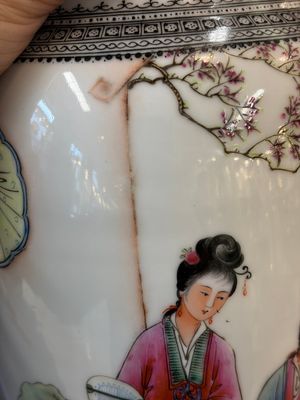 Four Chinese famille rose 'Elegant Beauties' vases, Qianlong marks, 20th C. — photo 28