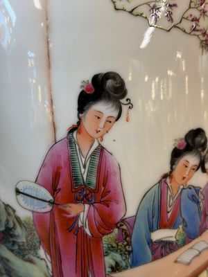 Four Chinese famille rose 'Elegant Beauties' vases, Qianlong marks, 20th C. — photo 29