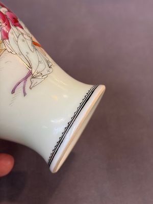 Four Chinese famille rose 'Elegant Beauties' vases, Qianlong marks, 20th C. — photo 7