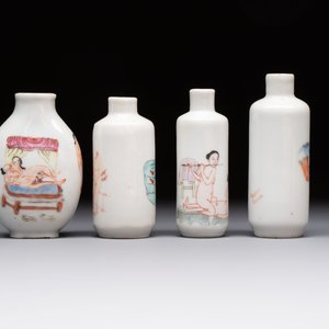 Four Chinese famille rose 'erotic' snuff bottles, Chenghua mark, 19th C. — 照片 3