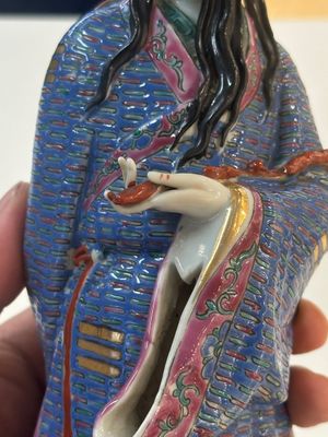 Four Chinese famille rose figures, Ge Yi Tai 戈益泰 mark, 19/20th C. — photo 3