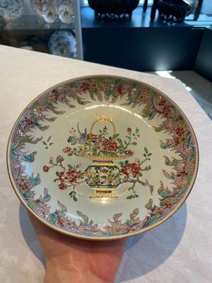 Four Chinese famille rose 'flower basket' plates, Qianlong — photo 18