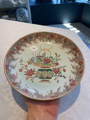 Four Chinese famille rose 'flower basket' plates, Qianlong — photo 2