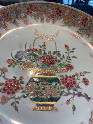 Four Chinese famille rose 'flower basket' plates, Qianlong — photo 4
