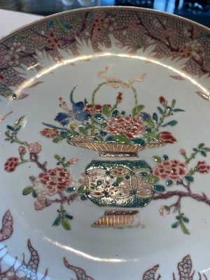 Four Chinese famille rose 'flower basket' plates, Qianlong — photo 9