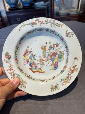 Four Chinese famille rose 'ladies playing music with children' plates, Qianlong — photo 14