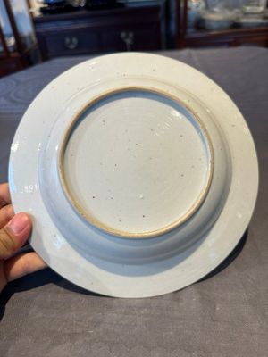 Four Chinese famille rose 'ladies playing music with children' plates, Qianlong — photo 15