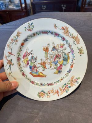 Four Chinese famille rose 'ladies playing music with children' plates, Qianlong — photo 2