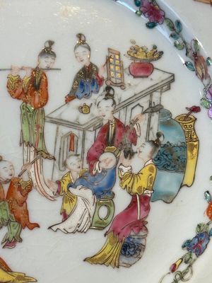 Four Chinese famille rose 'ladies playing music with children' plates, Qianlong — photo 3
