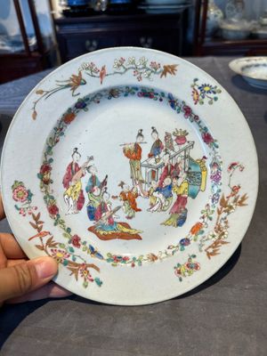 Four Chinese famille rose 'ladies playing music with children' plates, Qianlong — photo 10
